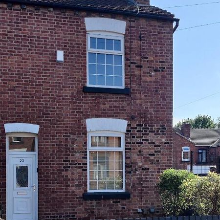 Villa Victorian Semi Detached House Behind The High Street Newton-le-Willows Esterno foto
