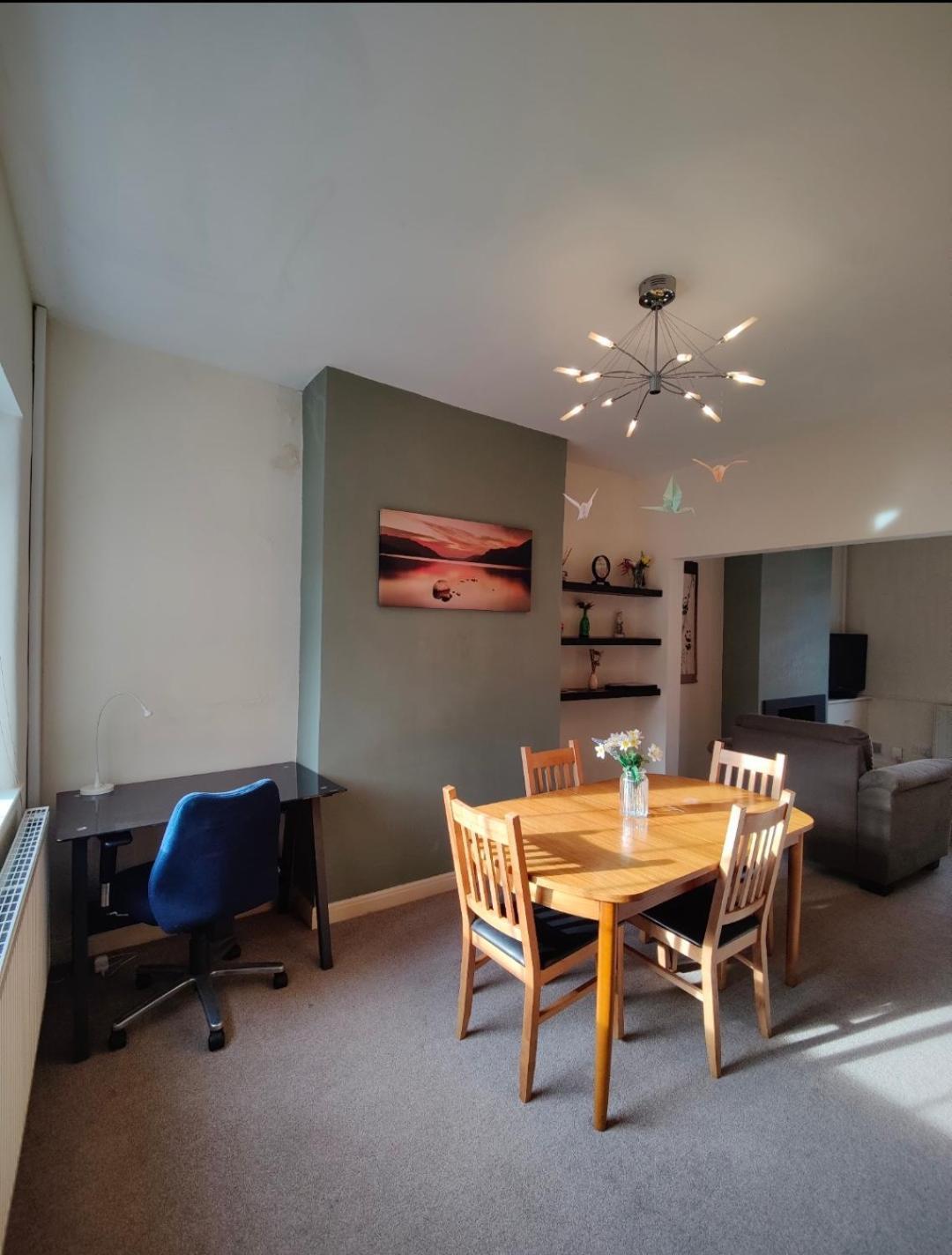 Villa Victorian Semi Detached House Behind The High Street Newton-le-Willows Esterno foto