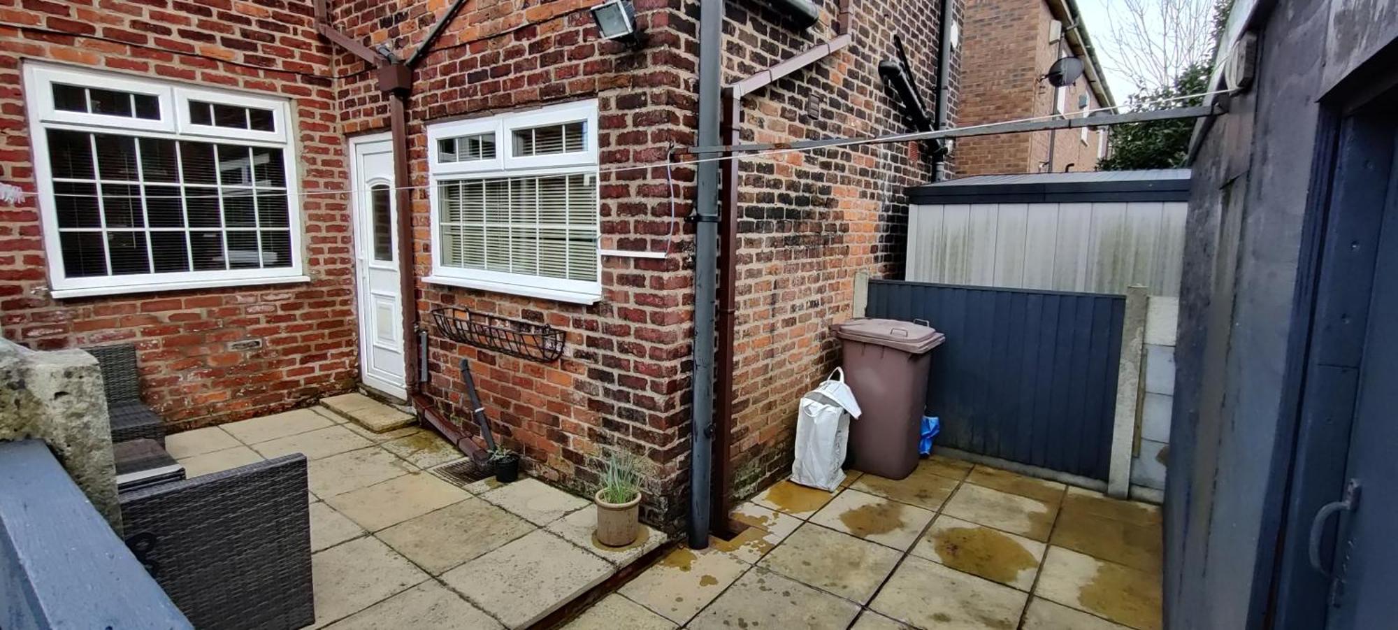 Villa Victorian Semi Detached House Behind The High Street Newton-le-Willows Esterno foto